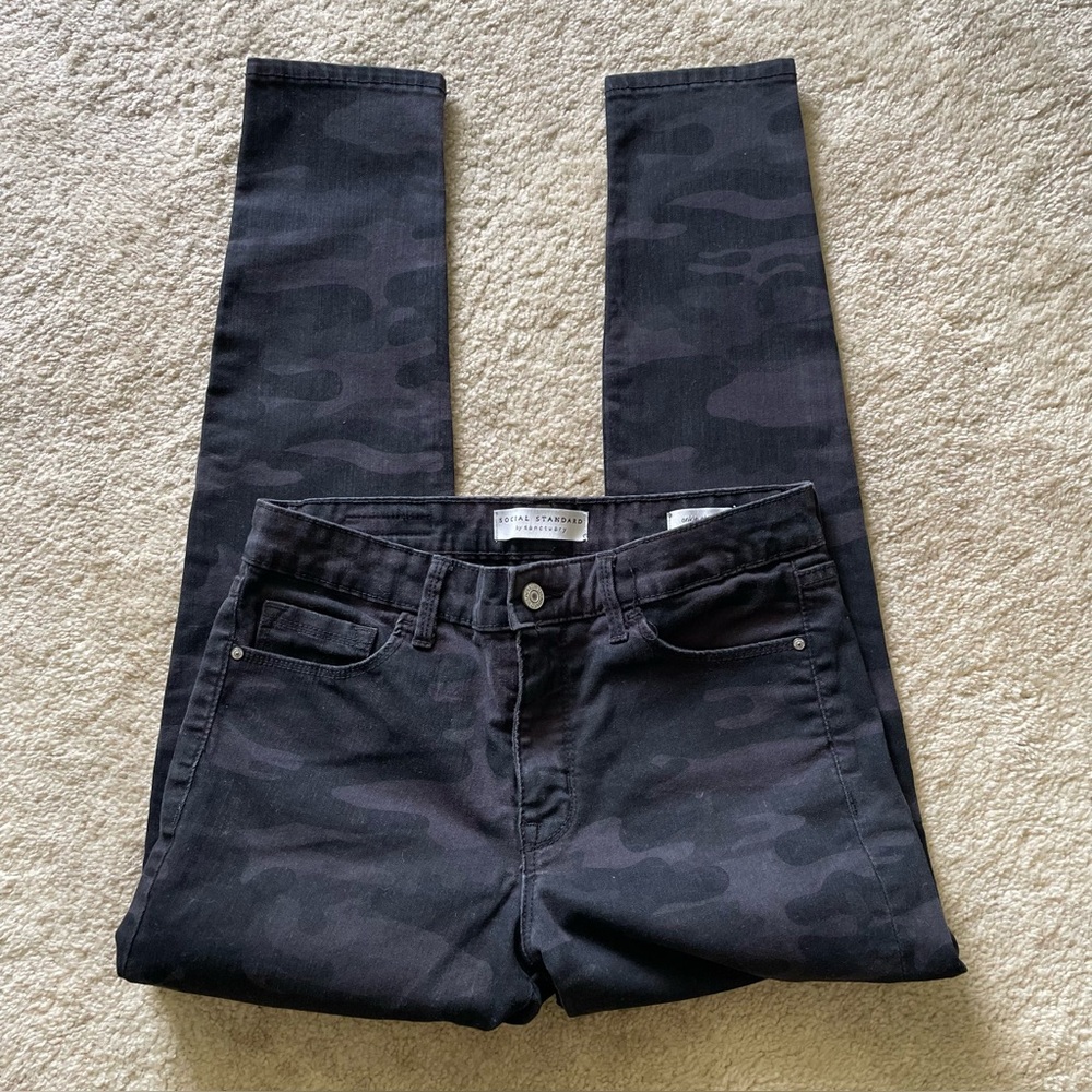 Social Standard Sanctuary Ankle Skinny Black Camo Jeans Size 4